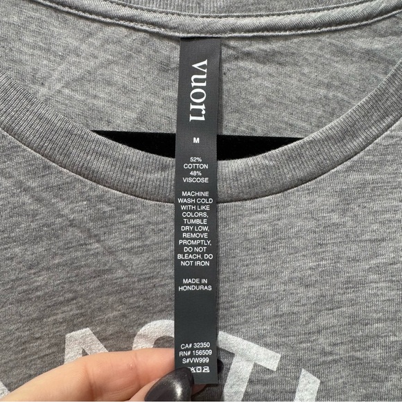 VUORI ACTV Club Tee 2.0 Heather Gray ~ Size M - Picture 2 of 9